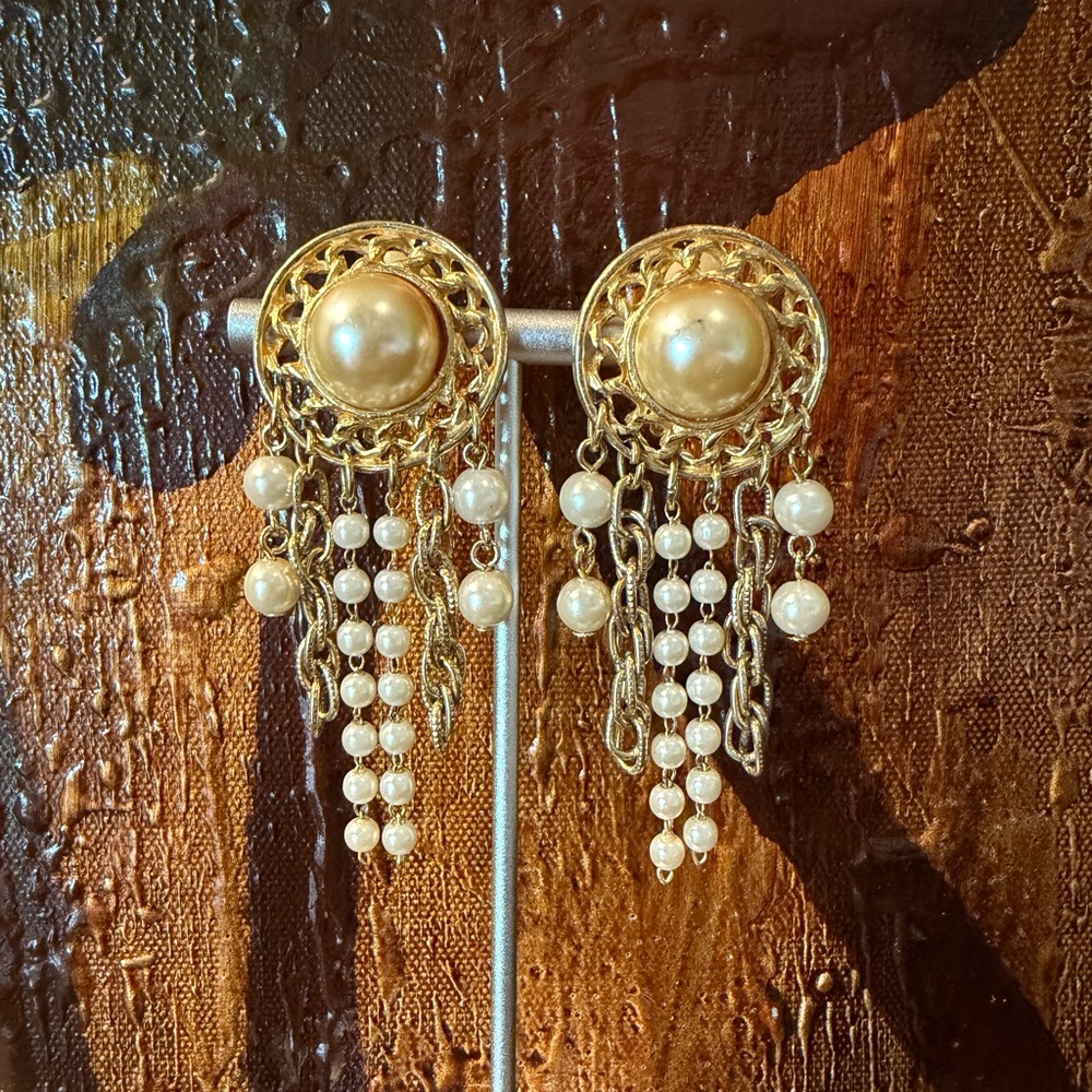 Vintage Pearl Gold Tone Dangle Clip On Earrings